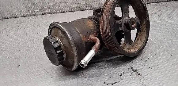 Toyota Corolla Verso AR10 Power steering pump