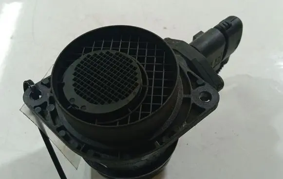 Volkswagen PASSAT B6 Mass air flow meter 0281002531
