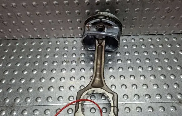 Peugeot 308 Piston with connecting rod S27635665 5FW 5FS