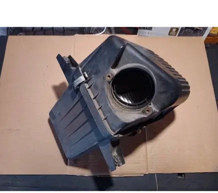 Suzuki Grand Vitara II Air filter box 67JA01