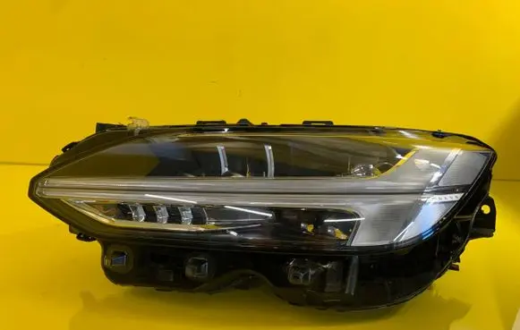 Volvo S90, V90 Headlight/headlamp 31655185