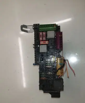 Mercedes-Benz C W204 Fuse module 1670658