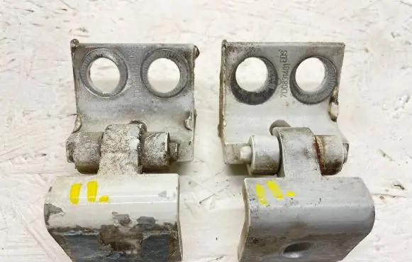 Volkswagen Transporter - Caravelle T4 Front door upper hinge 7D0831401
