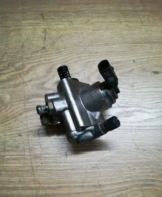Audi A3 S3 8P Fuel injection high pressure pump 06F127025D S85302A