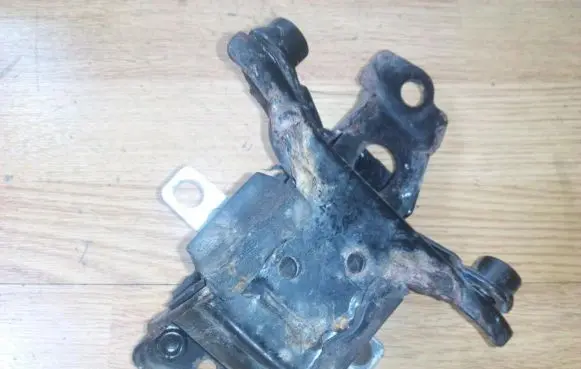 Seat Ibiza II (6k) Engine mount bracket 600199555