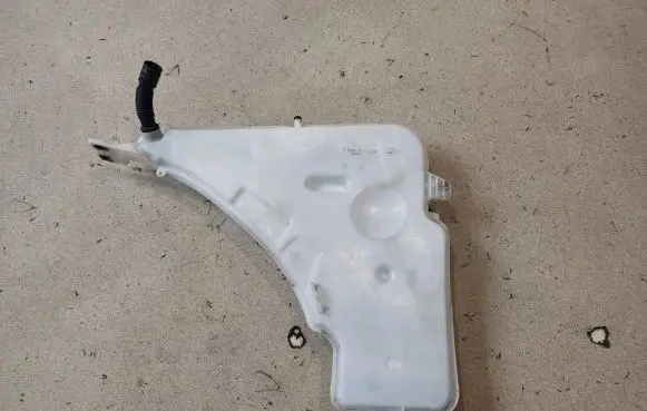 BMW 4 F36 Gran coupe Windshield washer fluid reservoir/tank 7241671