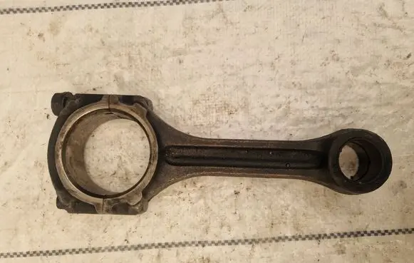 Toyota Land Cruiser (FJ60) Connecting rod/conrod 