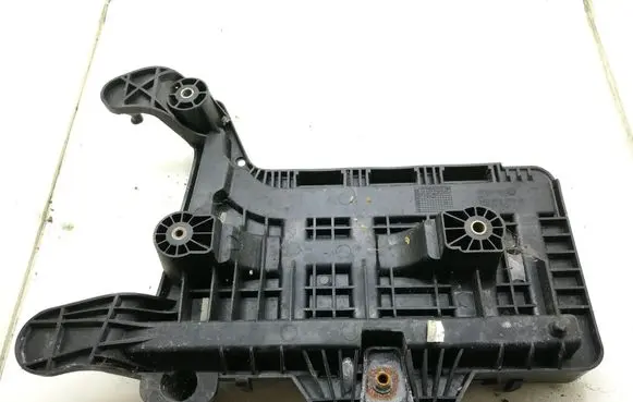 Volkswagen Touran I Battery box tray 1K0915333B