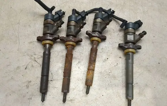 Fuel injectors set