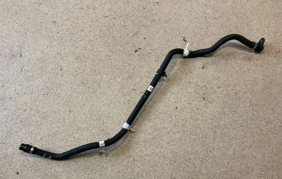 BMW X1 U11 Engine coolant pipe/hose 8478441