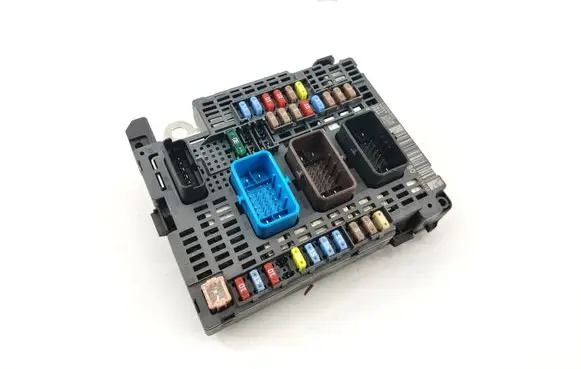 Citroen DS5 Fuse module 9677987580