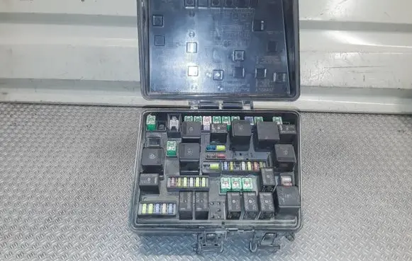 Chrysler Pacifica Fuse module 16238AC