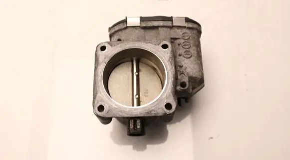 Volvo S60 Throttle body valve 30711553