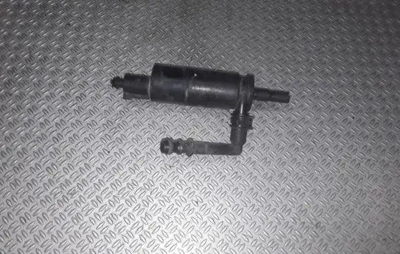 Volkswagen Golf V Headlight washer pump 