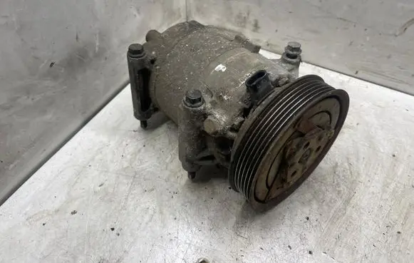 Renault Megane II Air conditioning (A/C) compressor (pump) 8200470242