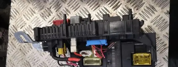 Mercedes-Benz C W204 Fuse module 2045456132
