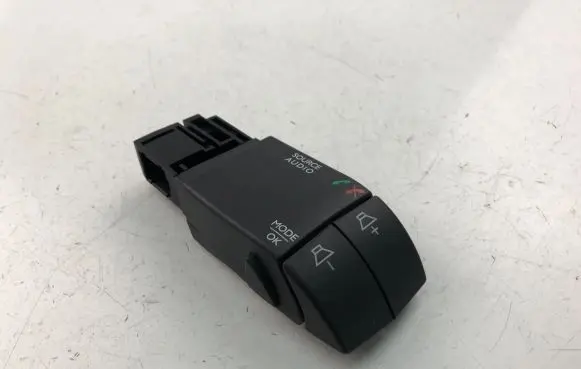 Steering wheel buttons/switches