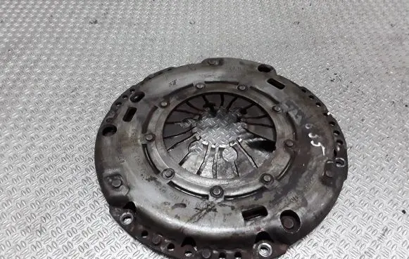Volkswagen Golf IV Pressure plate 038141025D