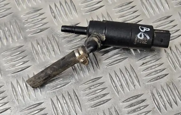 Volkswagen PASSAT B6 Windscreen/windshield washer pump 20190515 26274 8790