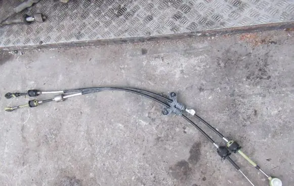 Ford Focus Gear shift cable bracket BV6R7E395HG