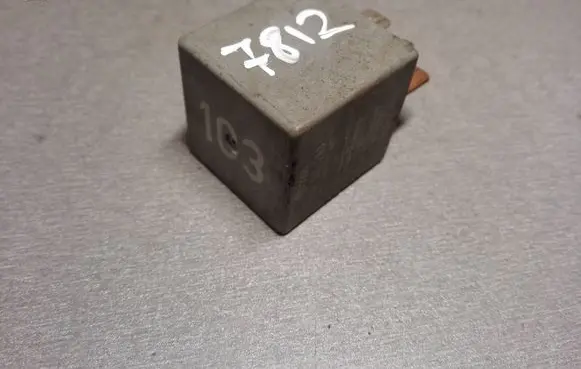 Volkswagen PASSAT B5 Other relay 357911253 50257003