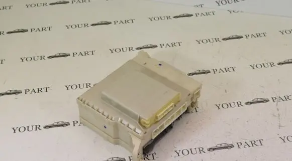 Lexus GS 300 350 430 450H Fuse module 8273030B61