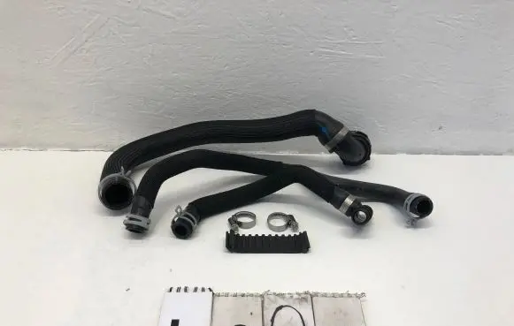 Volvo XC60 Engine coolant pipe/hose 31657526
