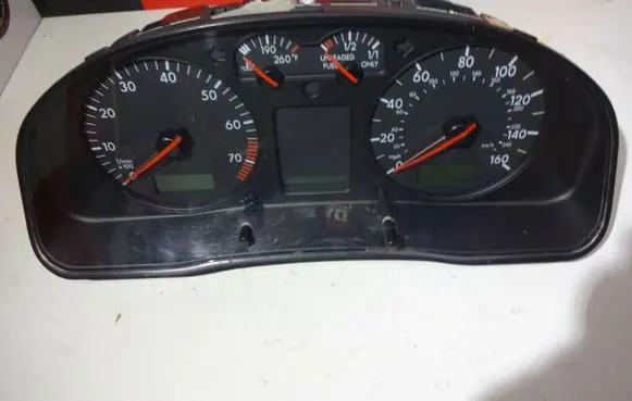 Volkswagen PASSAT B5 Speedometer (instrument cluster) 3B0919930S