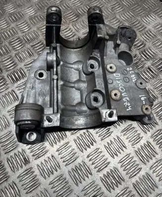 Engine mounting bracket