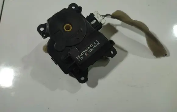 Mazda 3 I Air flap motor/actuator HB601BN8V01