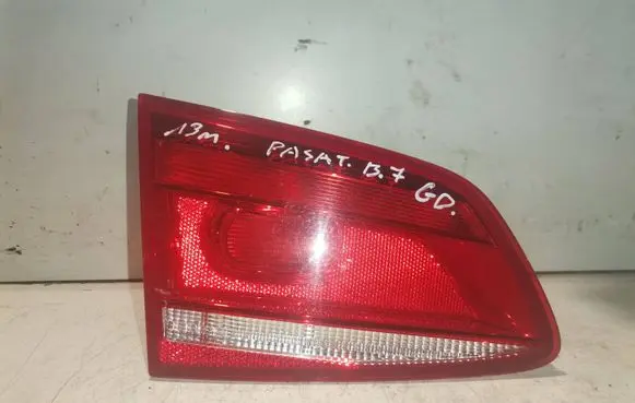 Volkswagen PASSAT B7 Tailgate rear/tail lights