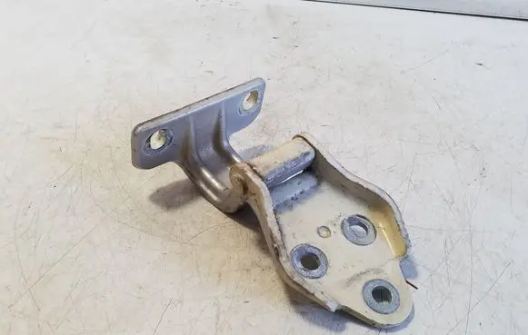Iveco Daily 5th gen Front door lower hinge 56087