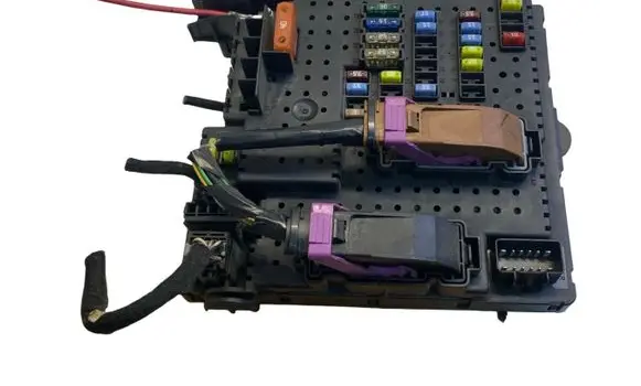 Volvo XC90 Fuse module 30728512 28017881