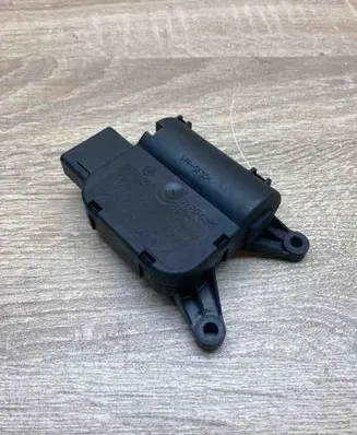 Audi A4 S4 B6 8E 8H Air flap motor/actuator 8E1820511B 0132801303