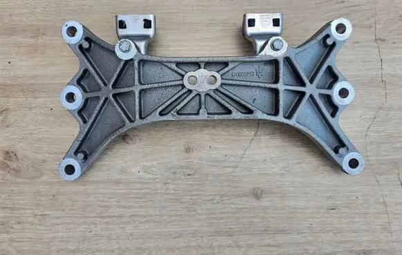Maserati Ghibli Gearbox mounting bracket 670003953