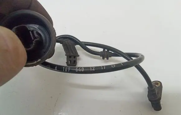 Mercedes-Benz B W245 ABS brake wheel speed sensor A1695401217