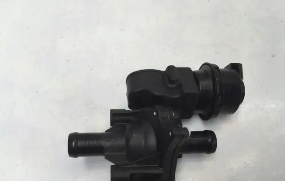 Nissan Qashqai J12 Thermostat/thermostat housing 922306682R