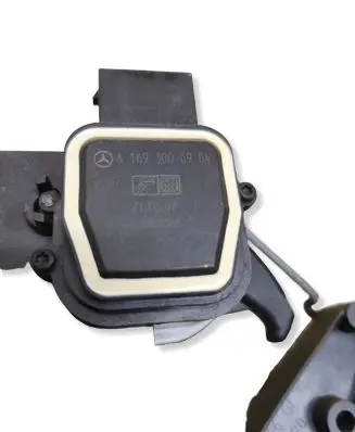 Mercedes-Benz B W245 Accelerator throttle pedal A1693000904