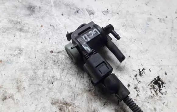 Volkswagen Golf IV Vacuum valve 1J0906283C