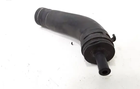 Volkswagen PASSAT B5.5 Engine coolant pipe/hose 8D0263515