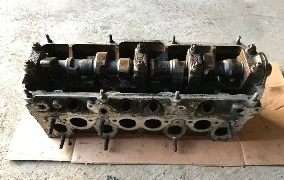 Volkswagen Golf I Engine head 026103373G