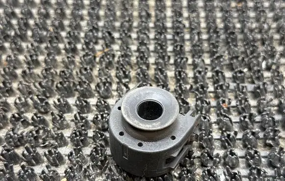 Radiator mount bracket