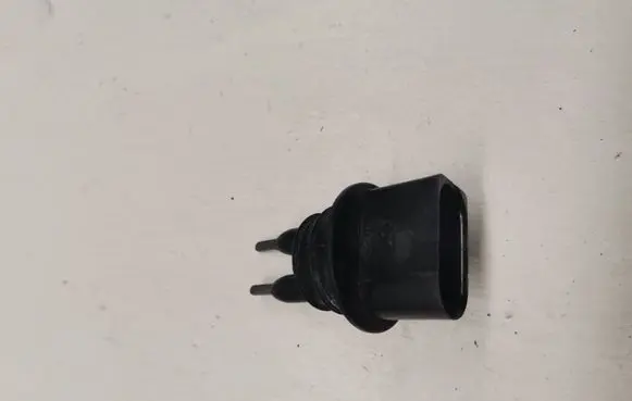 Volkswagen Touareg II Windshield washer fluid level sensor 7M0919376