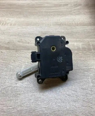 Toyota Avensis Verso Air flap motor/actuator 0637008600