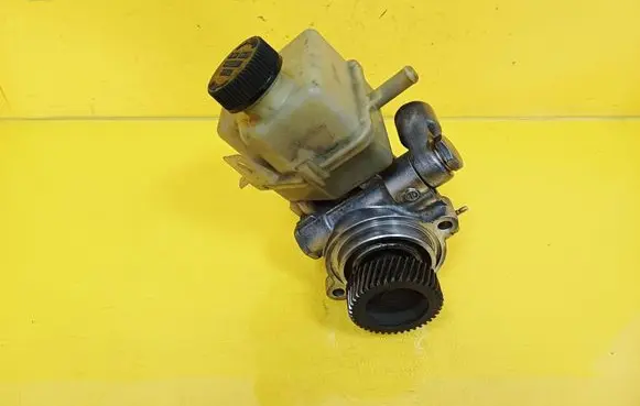 Mazda 5 Power steering pump 