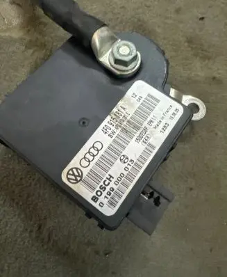 Audi A6 S6 C6 4F Power management control unit 4647X002 1035500041