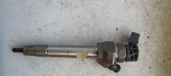 BMW 5 G30 G31 Fuel injector 8514148