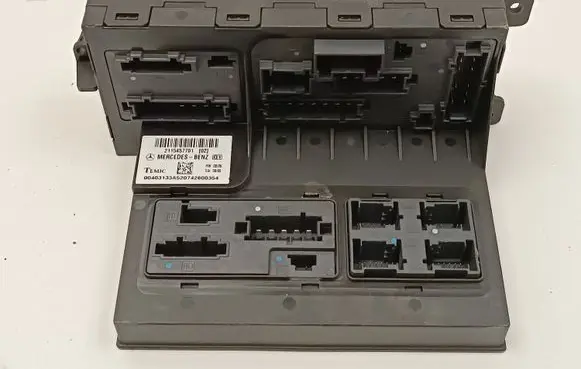 Mercedes-Benz E W211 Fuse box set 2115457701