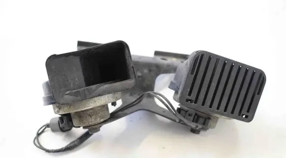 Land Rover Discovery 4 - LR4 Horn signal 9H2213A803AA