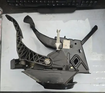 Volkswagen Golf IV Accelerator throttle pedal 1J1721058BA
